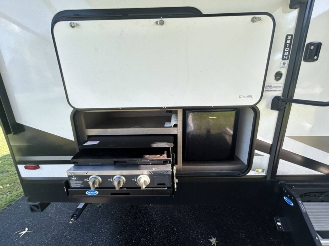 A photo of this 2023 Grand Design Imagine 3210BH