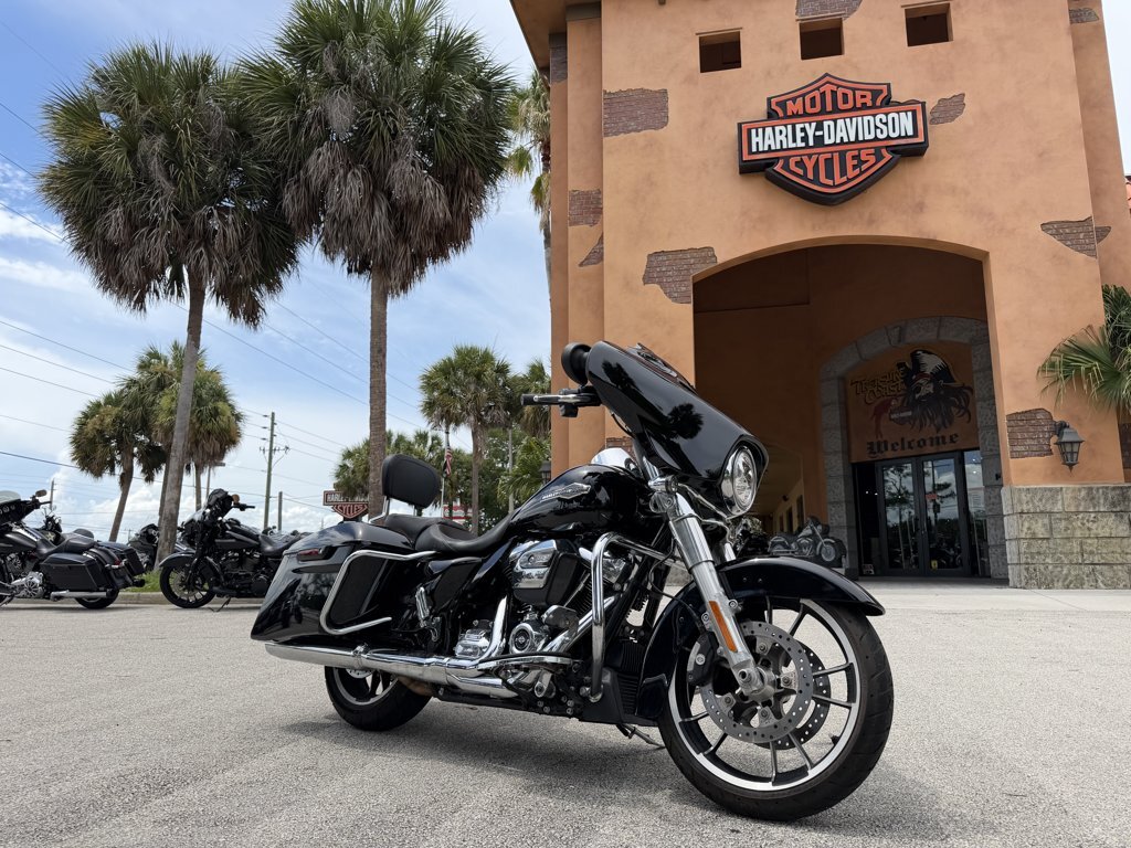 2022 Harley-Davidson STREET GLIDE in Stuart, FL