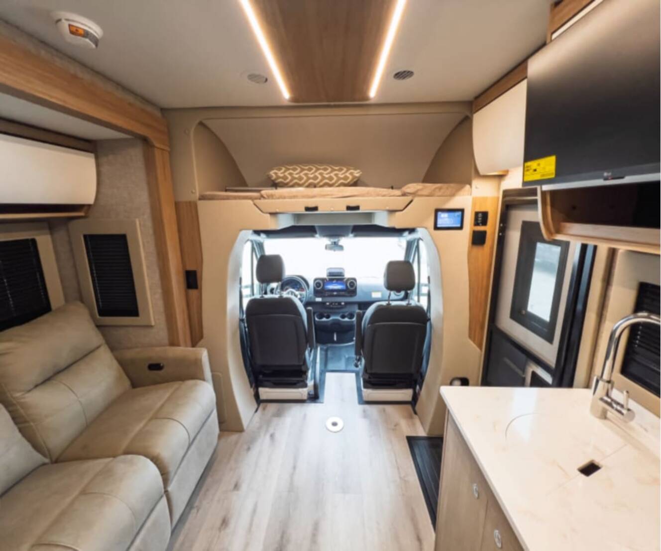 A photo of this 2027 Tiffin WAYFARER 25XLW