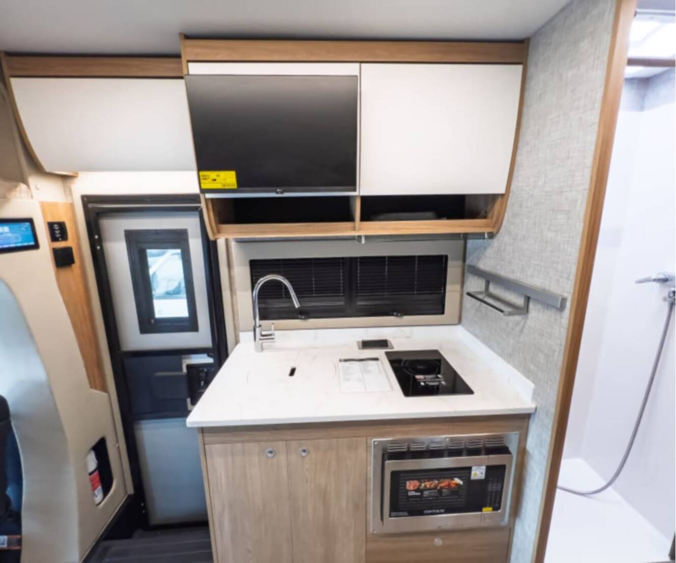 A photo of this 2027 Tiffin WAYFARER 25XLW