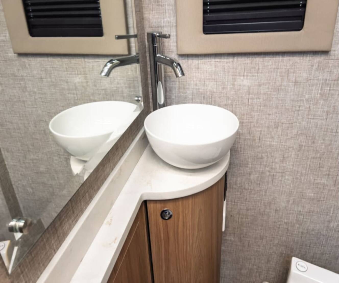 A photo of this 2027 Tiffin WAYFARER 25XLW