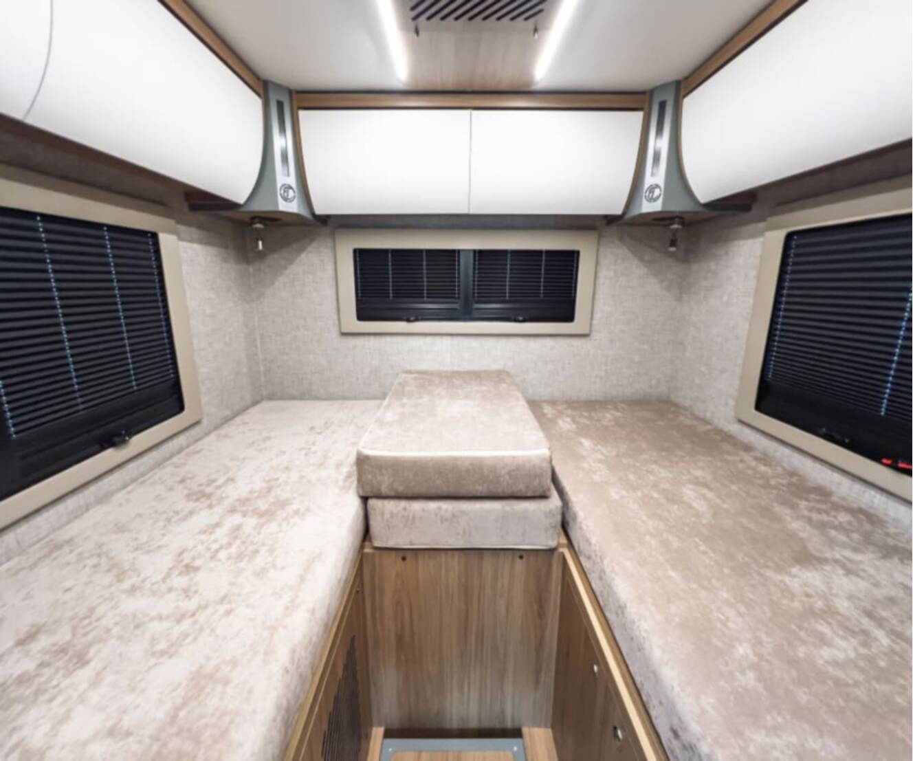A photo of this 2027 Tiffin WAYFARER 25XLW