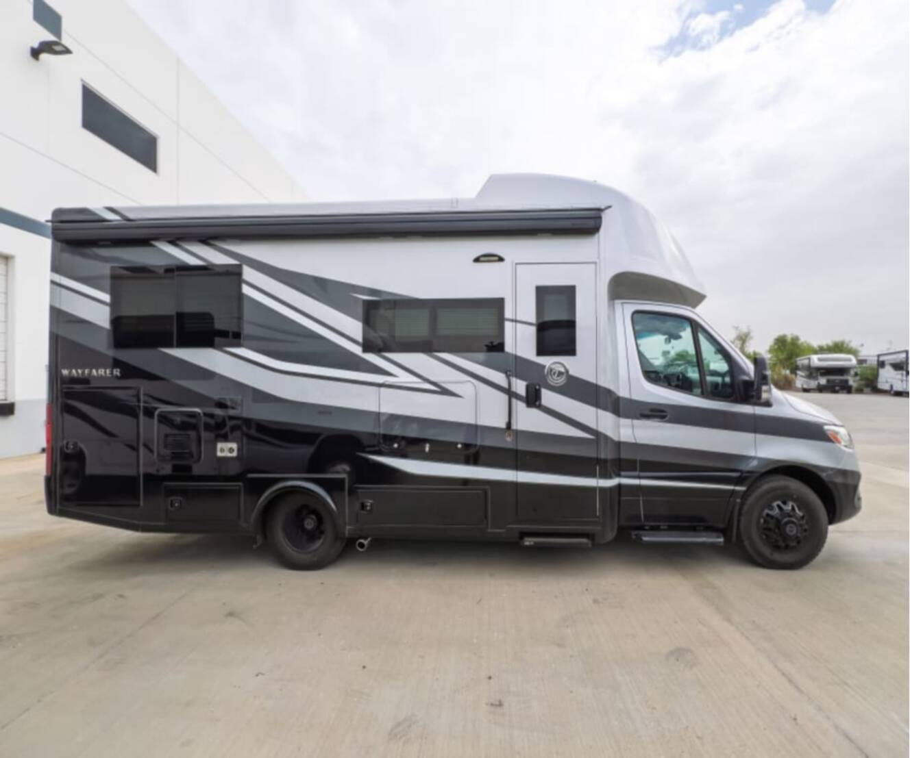 A photo of this 2027 Tiffin WAYFARER 25XLW