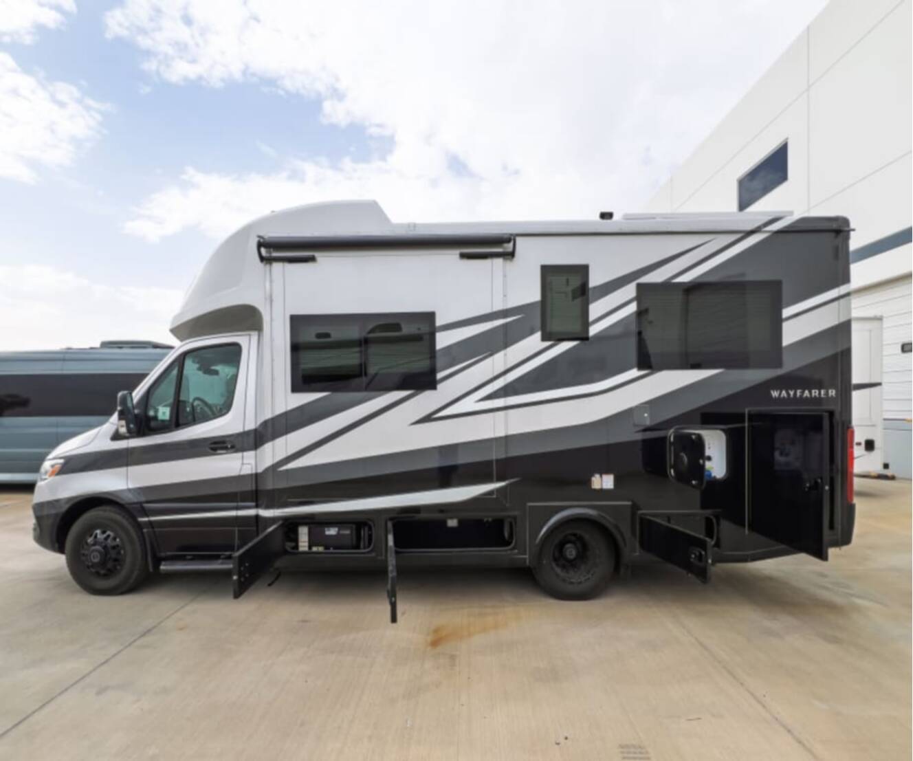 A photo of this 2027 Tiffin WAYFARER 25XLW
