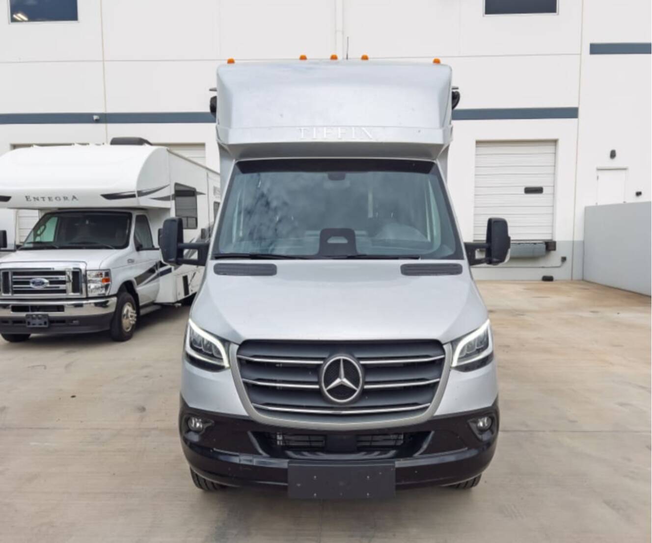 A photo of this 2027 Tiffin WAYFARER 25XLW