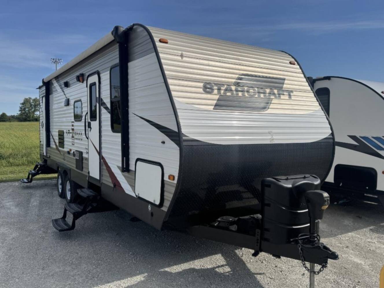 A photo of this 2015 Starcraft AR-ONE MAXX 27BHS