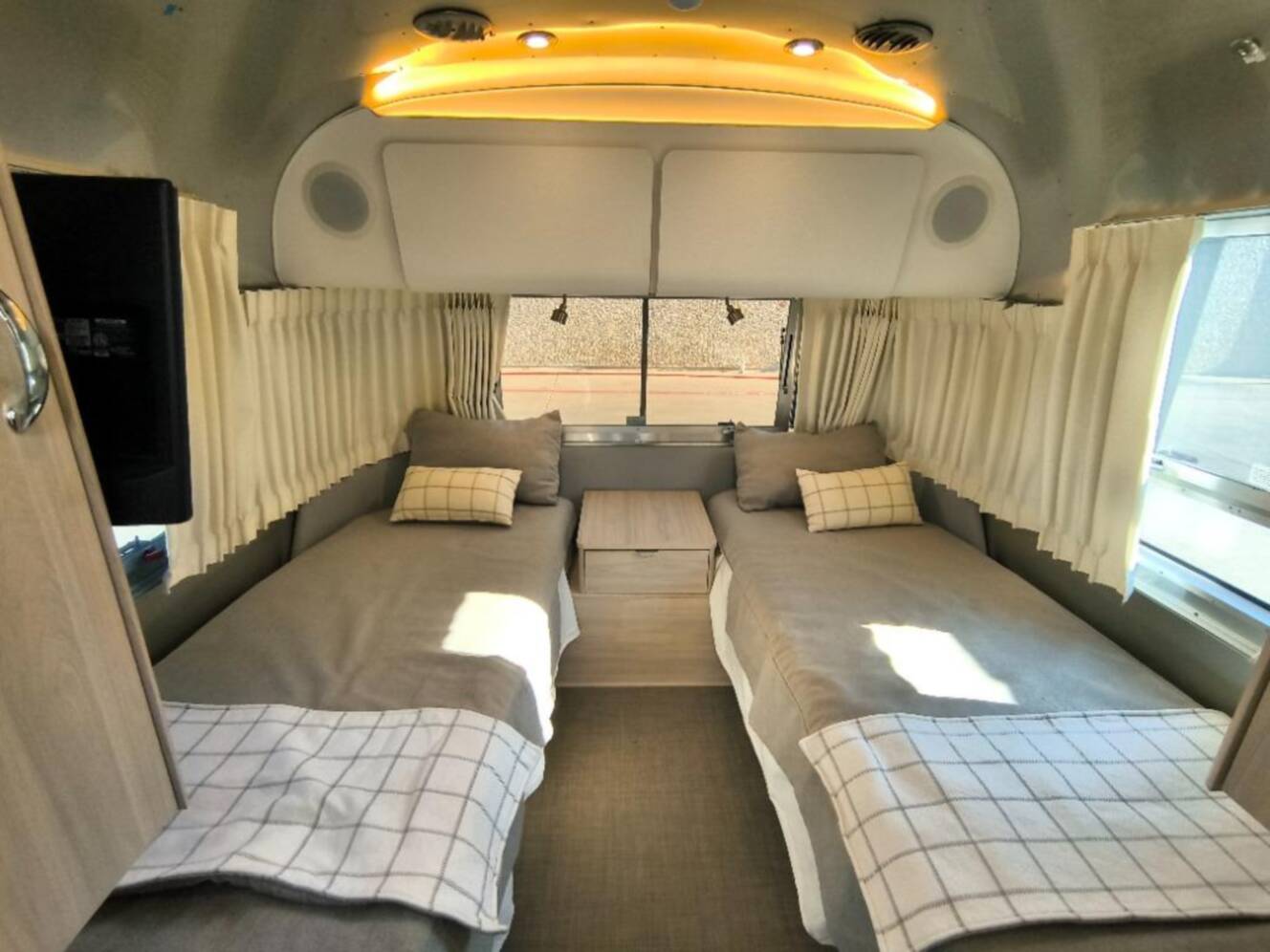 A photo of this 2020 Airstream Globetrotter 27FB Twin