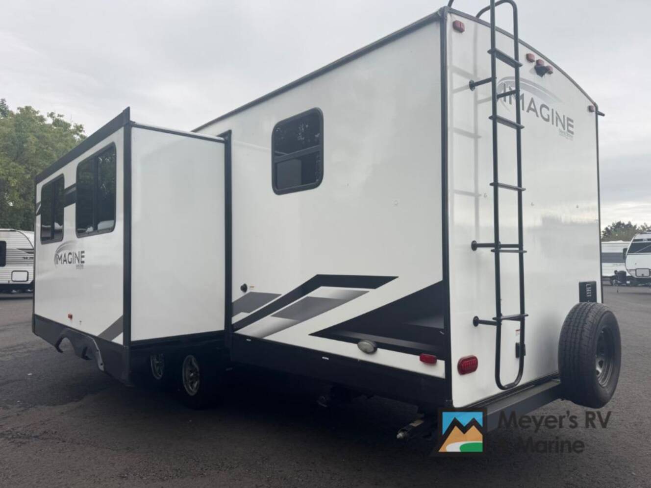 A photo of this 2022 Grand Design Imagine 2800BH