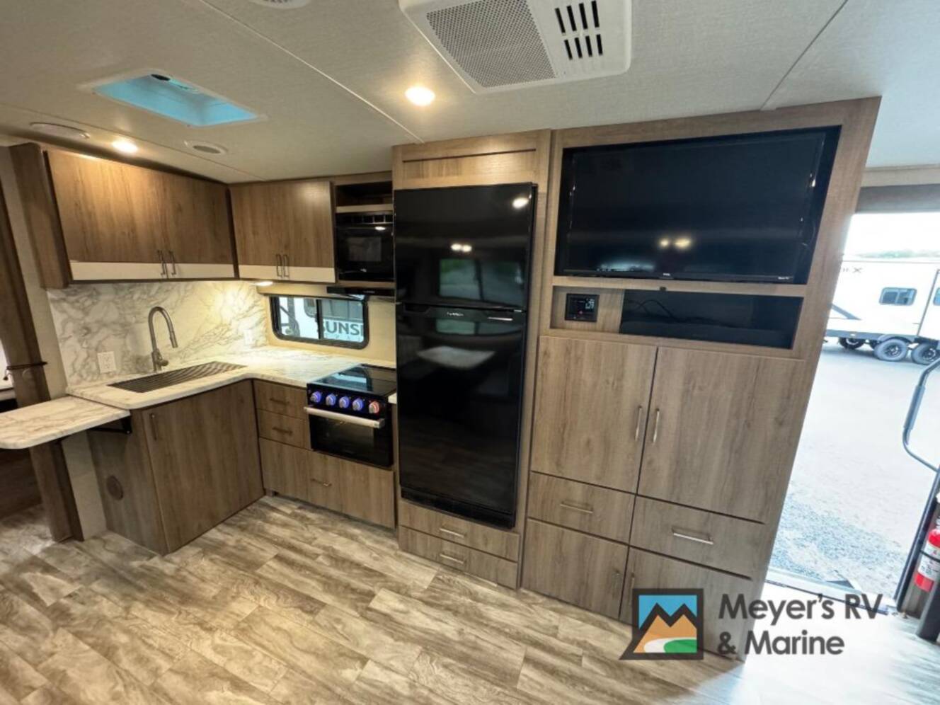 A photo of this 2022 Grand Design Imagine 2800BH
