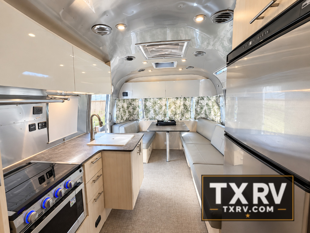 2022 Airstream FLYING CLOUD 25FB in kennedale TX