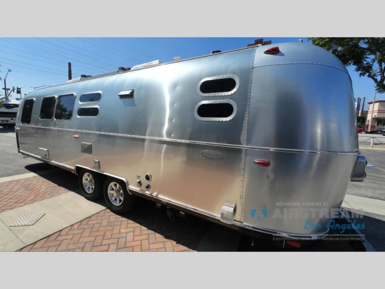 A photo of this 2018 Airstream Flying Cloud 30FB Bunk
