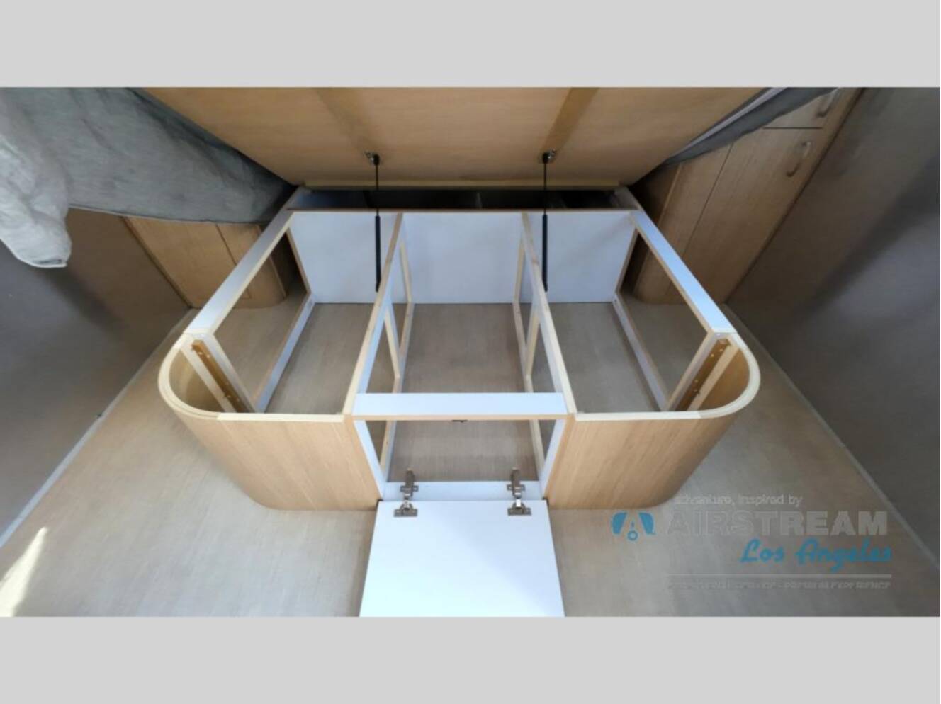 A photo of this 2018 Airstream Flying Cloud 30FB Bunk