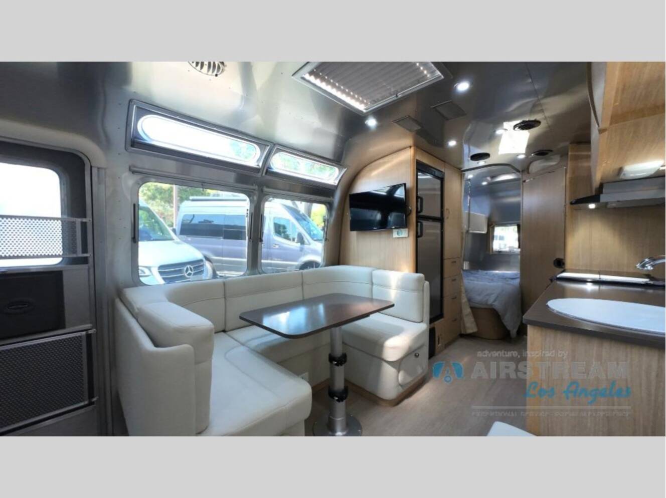 A photo of this 2018 Airstream Flying Cloud 30FB Bunk