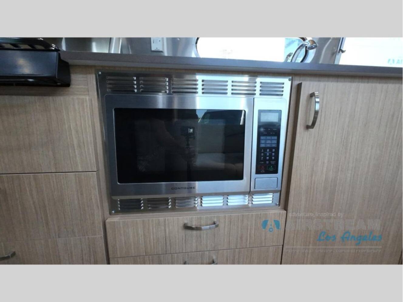 A photo of this 2018 Airstream Flying Cloud 30FB Bunk