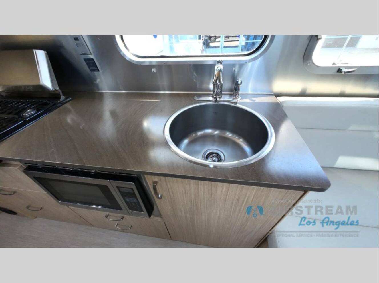 A photo of this 2018 Airstream Flying Cloud 30FB Bunk