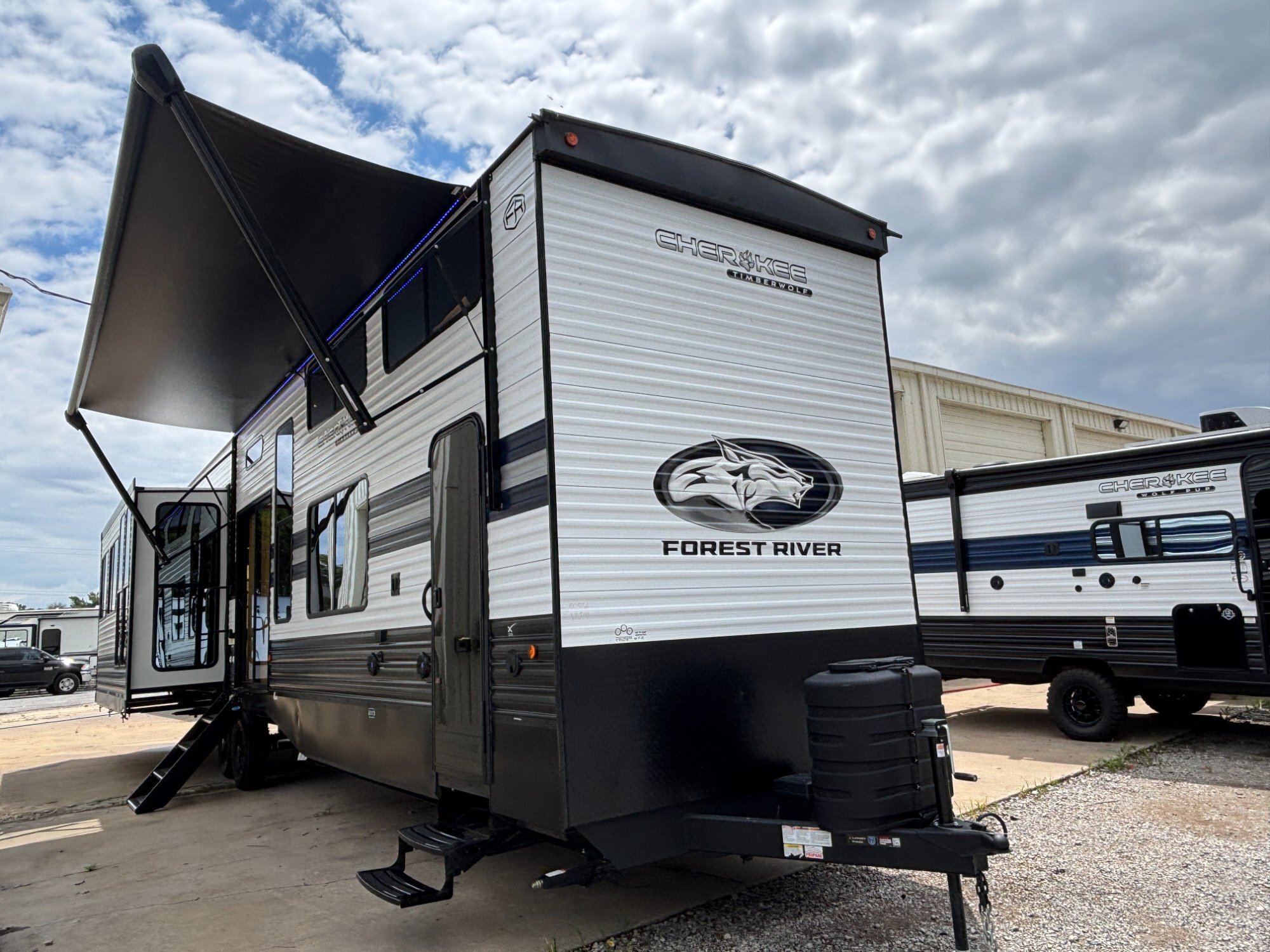 2027 Forest River Cherokee Timberwolf 39JM in decatur AL