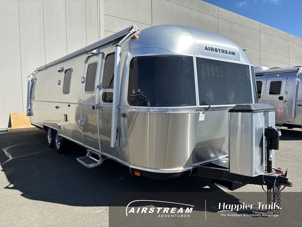 2017 Airstream Classic 30 Rear Bed Queen RV