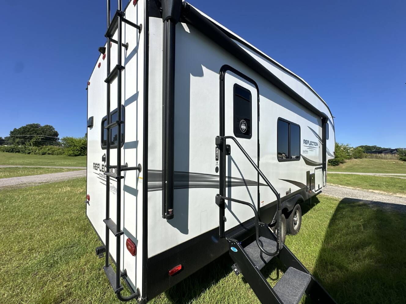 A photo of this 2025 Grand Design REFLECTION 100 SERIES 22RK