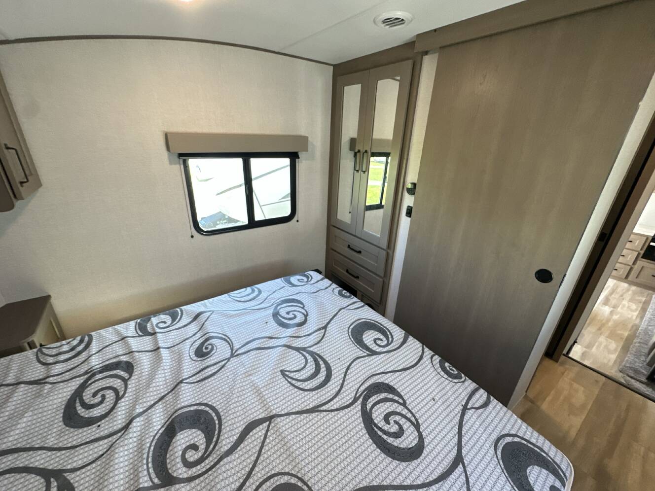 A photo of this 2025 Grand Design REFLECTION 100 SERIES 22RK