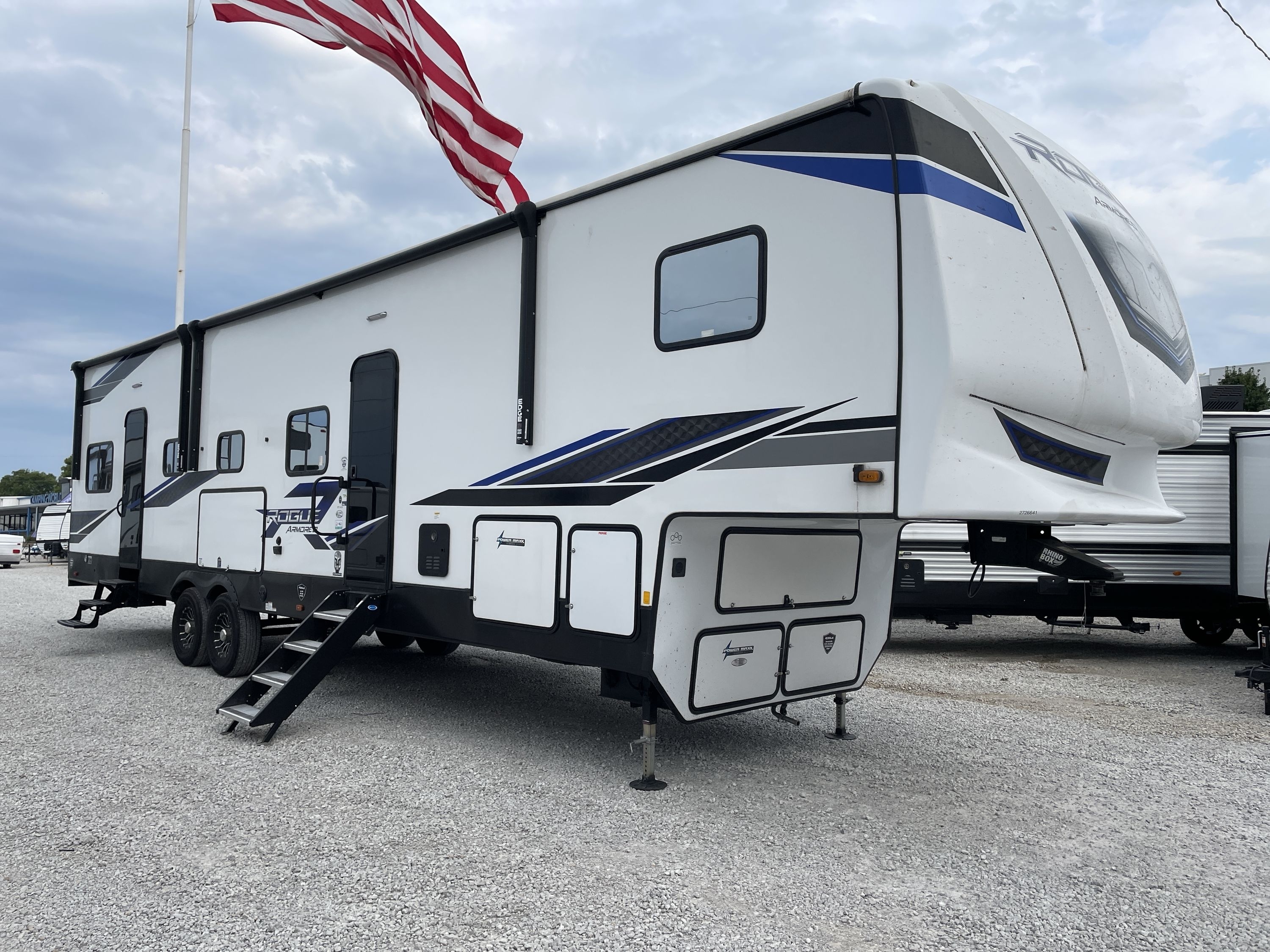 2023 Forest River ROGUE ARMORED 371A13 in grain valley MO