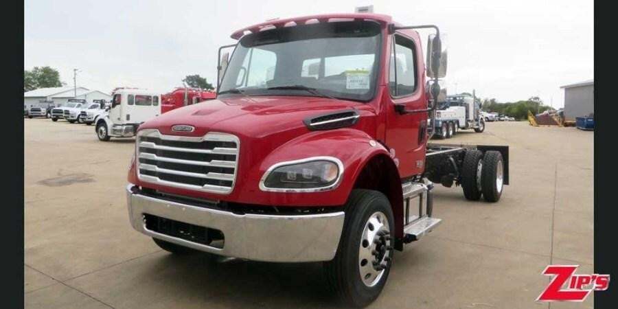 2027 FREIGHTLINER BUSINESS CLASS M2 106 in New Hampton, IA