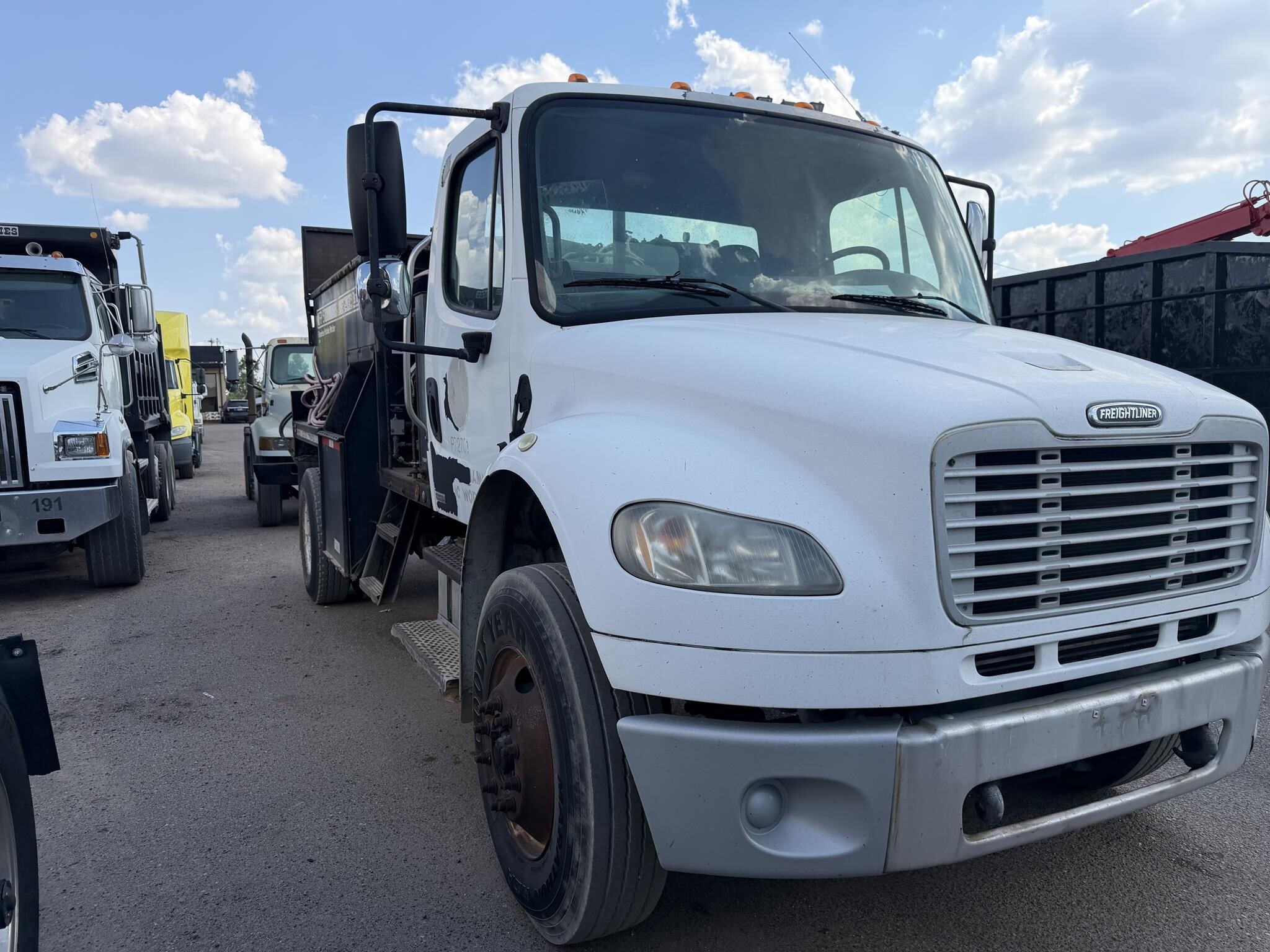 2007 FREIGHTLINER BUSINESS CLASS M2 106 in Covington, TN