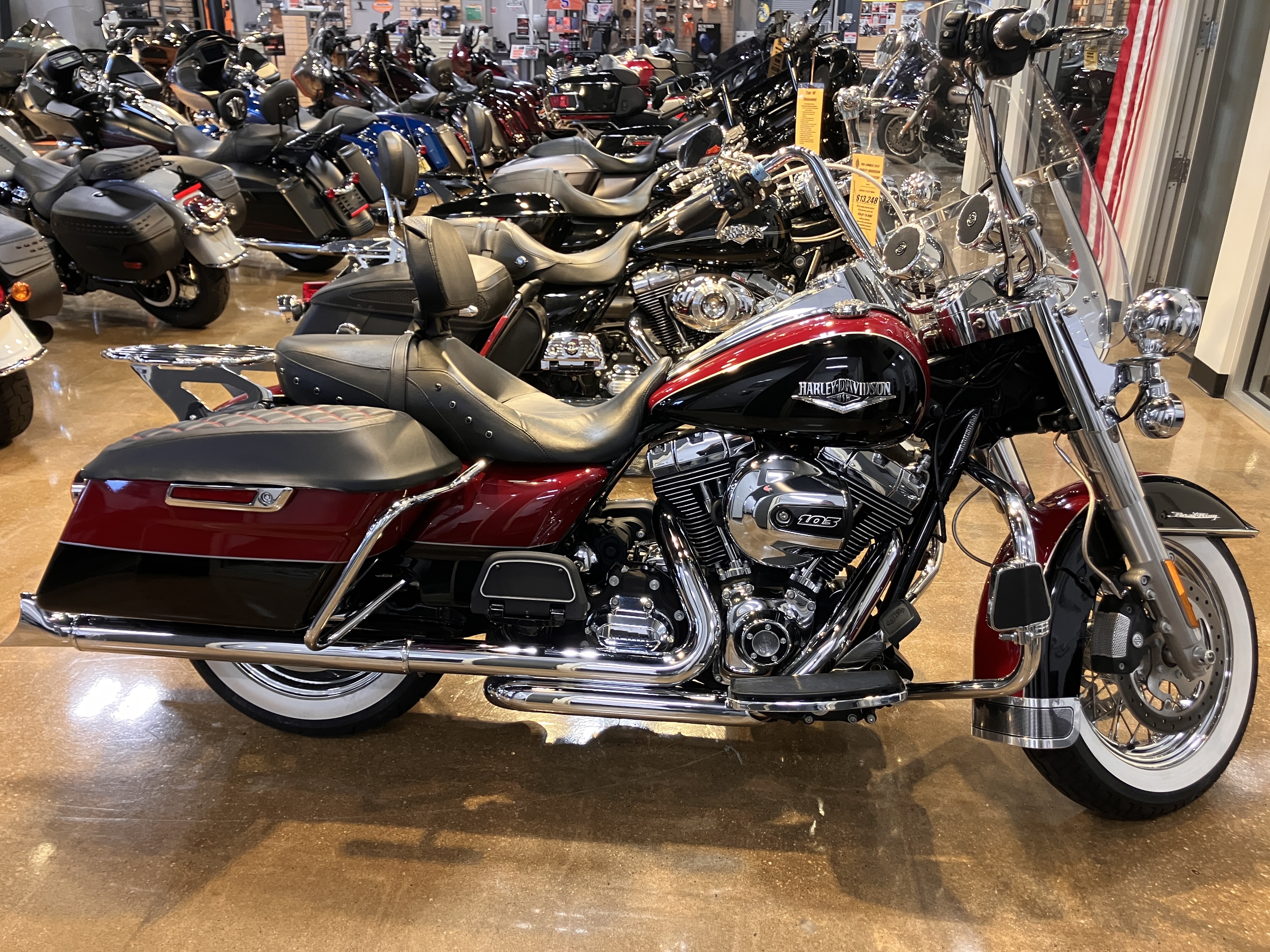 2015 Harley-Davidson ROADKING in West Long Branch, NJ