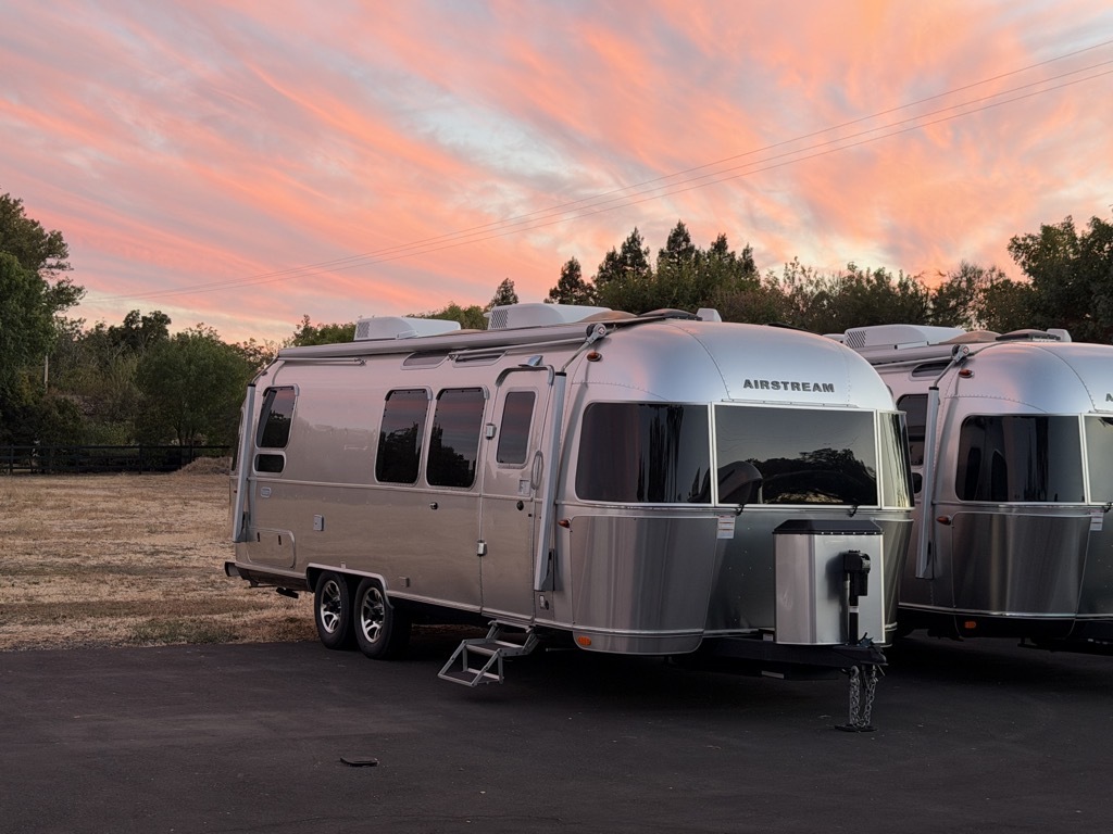 2023 Airstream POTTERY BARN 28RB TWIN in winters CA