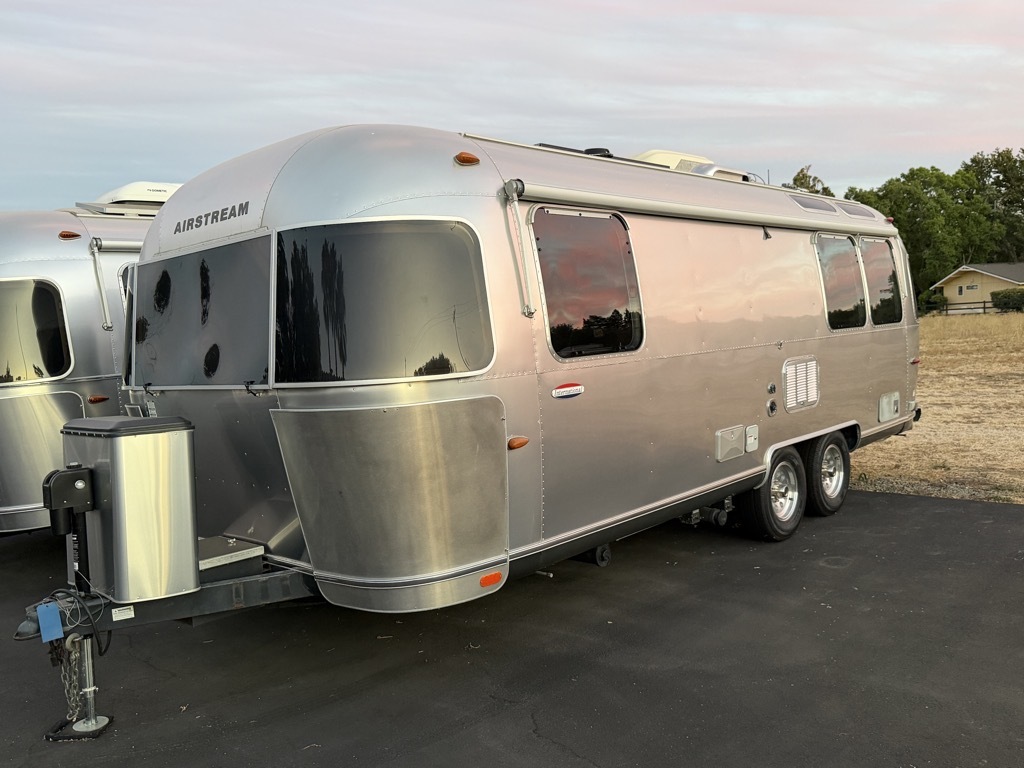 2008 Airstream INTERNATIONAL SIGNATURE 25FBQ in winters CA
