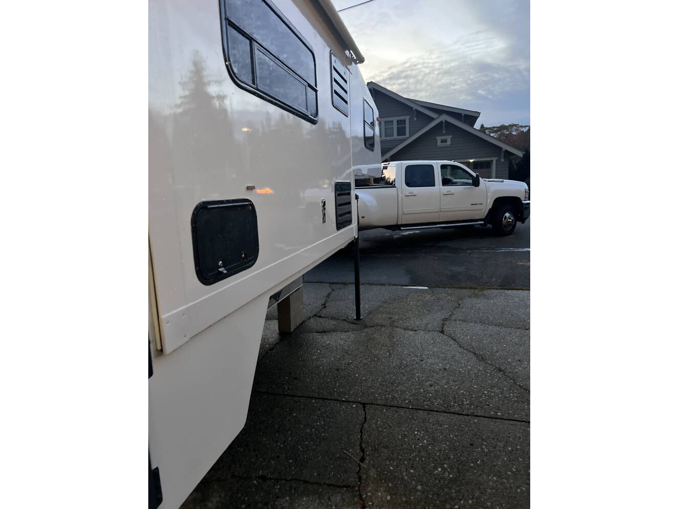 A photo of this 2006 Northwood Mfg ARCTIC FOX CAMPER 990