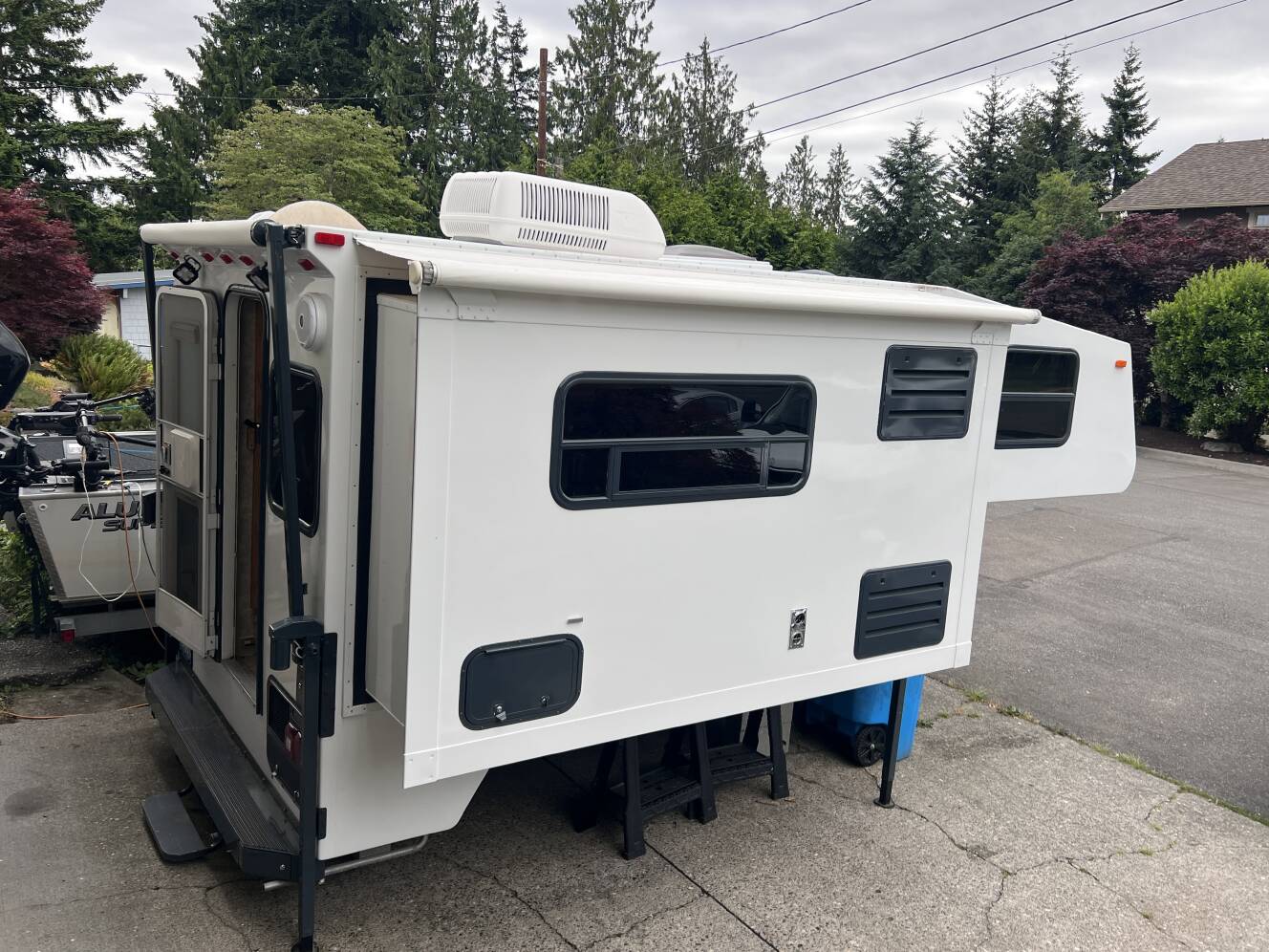 A photo of this 2006 Northwood Mfg ARCTIC FOX CAMPER 990
