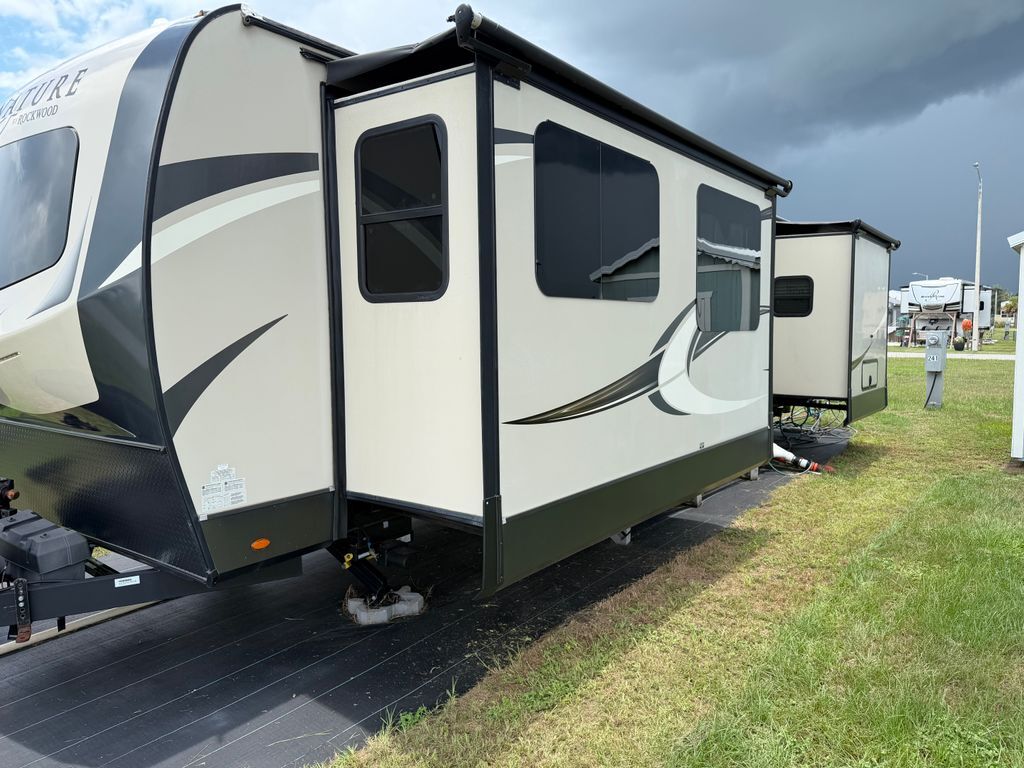 2020 Forest River Rockwood Signature 8335SB in webster FL