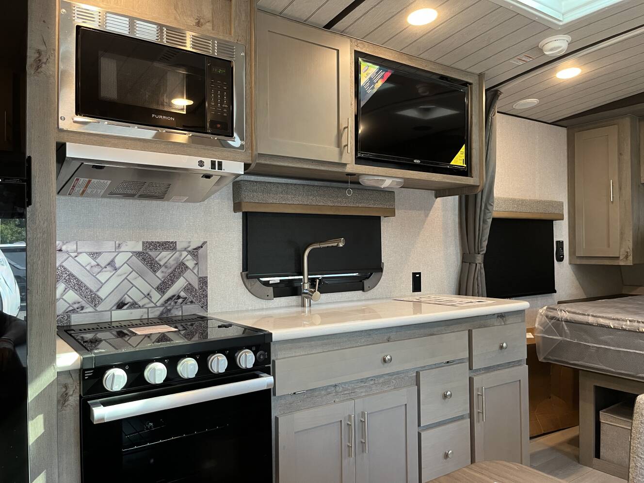 A photo of this 2027 Northwood Arctic Fox NXT 22GT