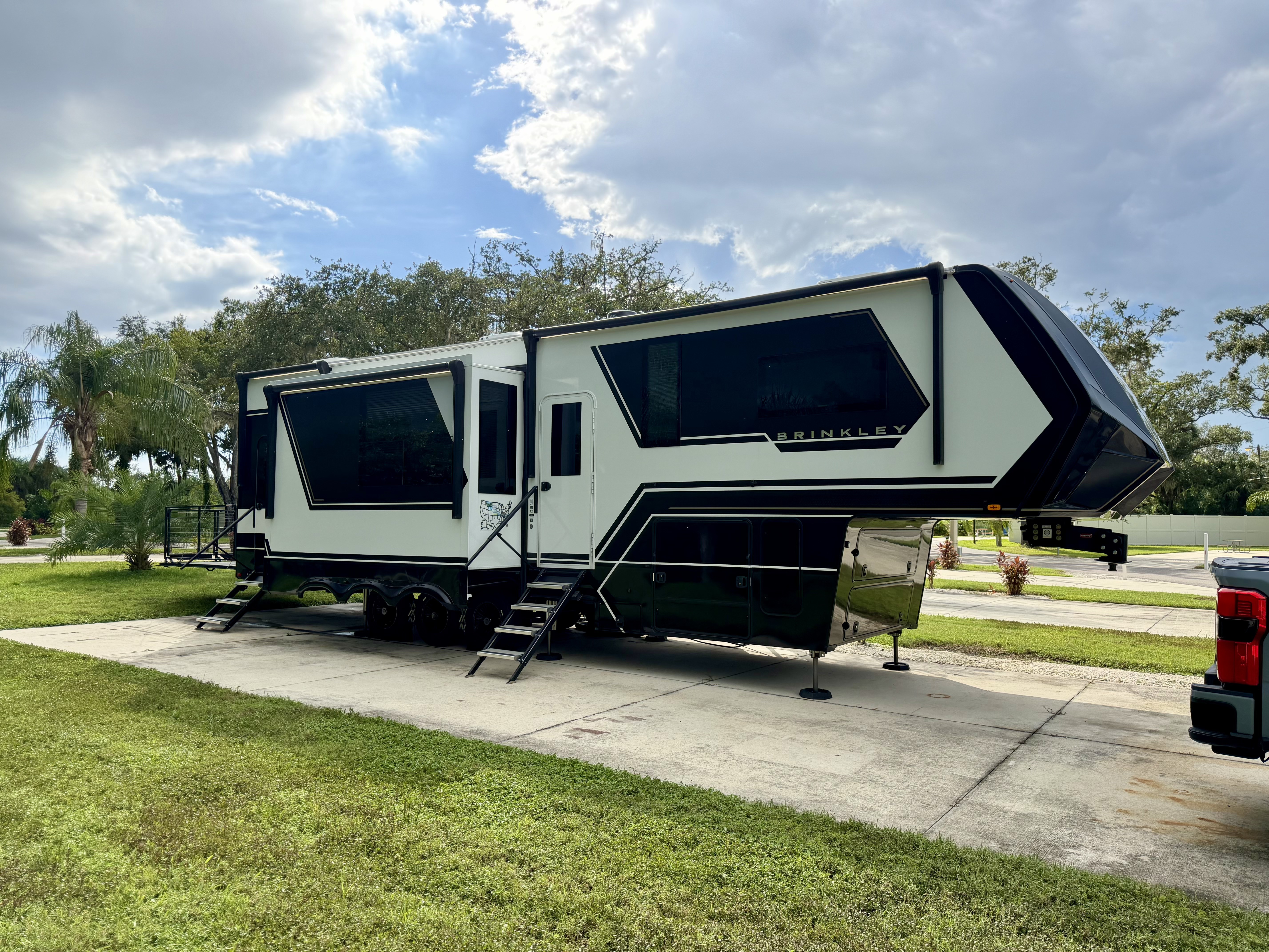 2025 Brinkley MODEL G 3250 RV
