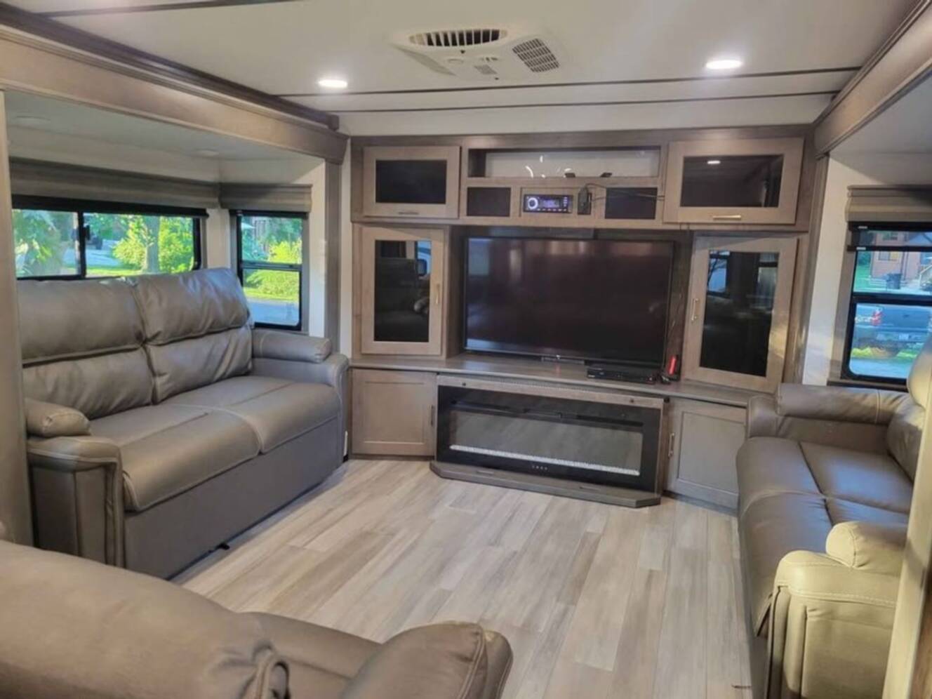 A photo of this 2021 Alliance Rv Paradigm 385FL