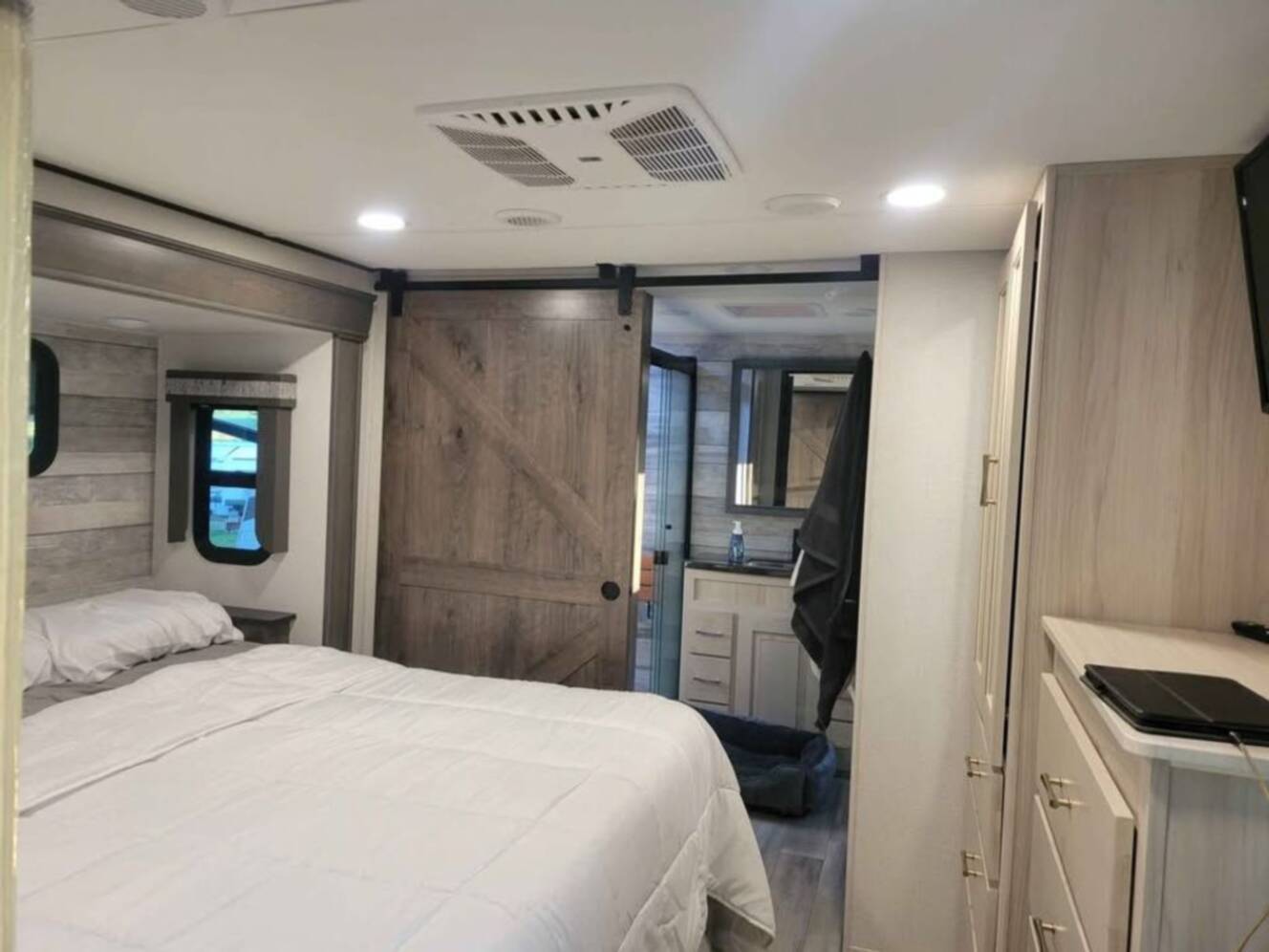 A photo of this 2021 Alliance Rv Paradigm 385FL