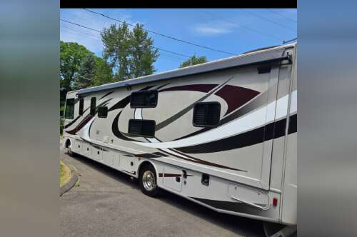 2014 Thor Motor Coach HURRICANE 34J in suffern NY
