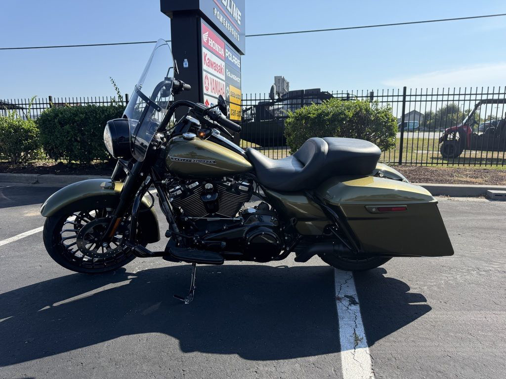 2017 Harley-Davidson Touring FLHRXS - Road King Special SPECIAL in Myrtle Beach, SC
