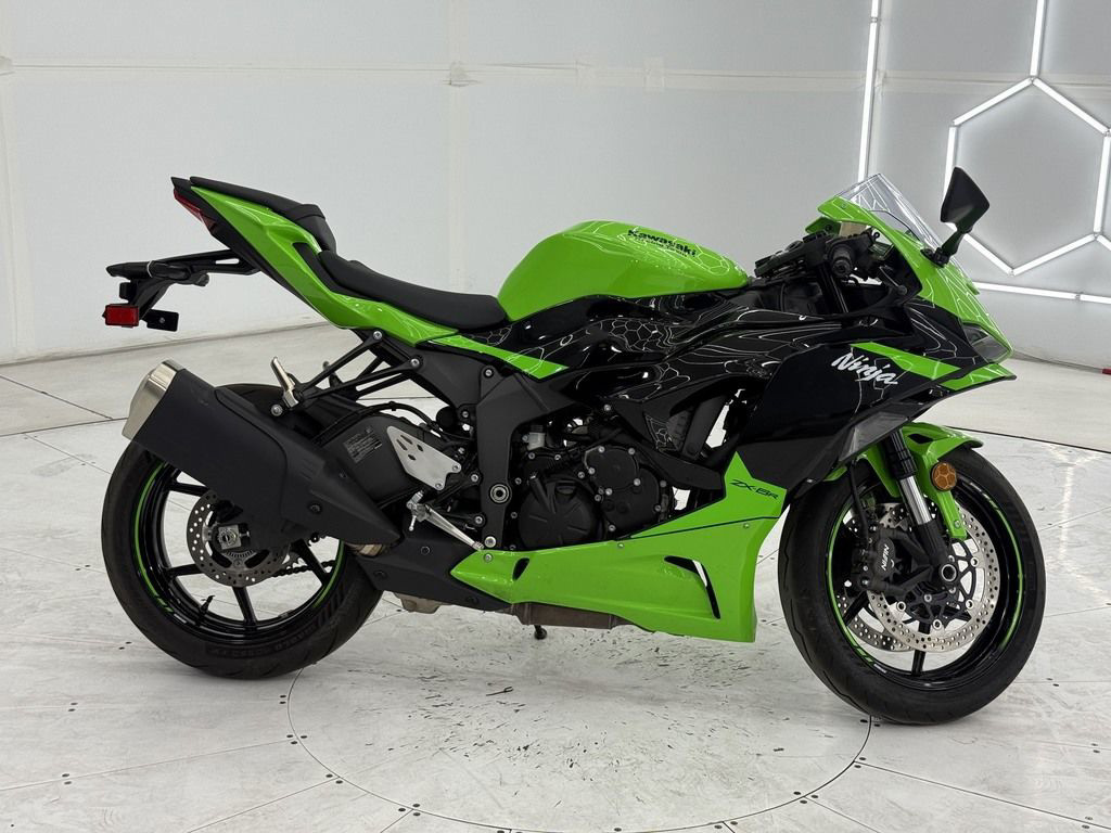 2024 Kawasaki Ninja ZX-6R Metallic Flat Spark Black/Ebony BASE in Las Vegas, NV