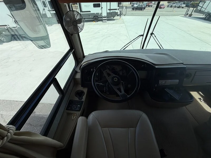2006 NATIONAL DOLPHIN 5535