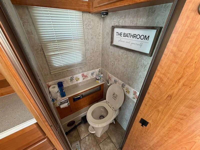 2006 NATIONAL DOLPHIN 5535