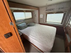 2006 NATIONAL DOLPHIN 5535