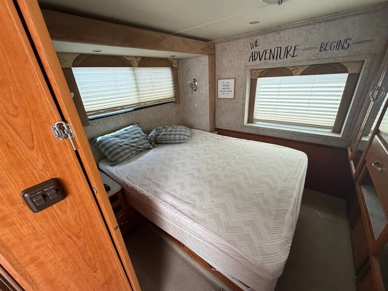 2006 NATIONAL DOLPHIN 5535
