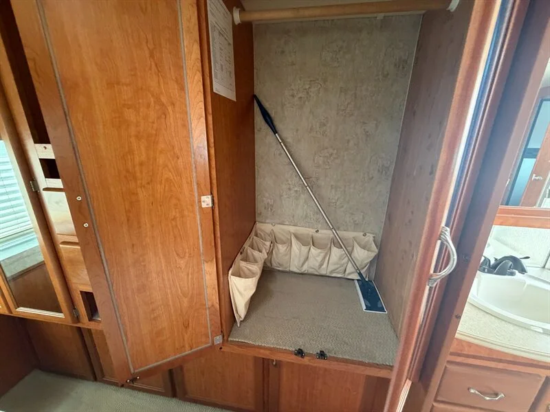 2006 NATIONAL DOLPHIN 5535