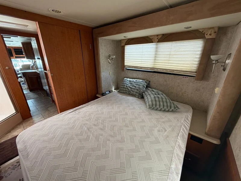 2006 NATIONAL DOLPHIN 5535