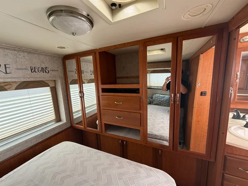 2006 NATIONAL DOLPHIN 5535