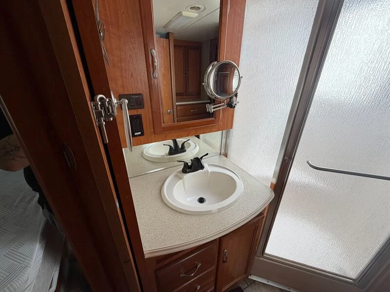 2006 NATIONAL DOLPHIN 5535