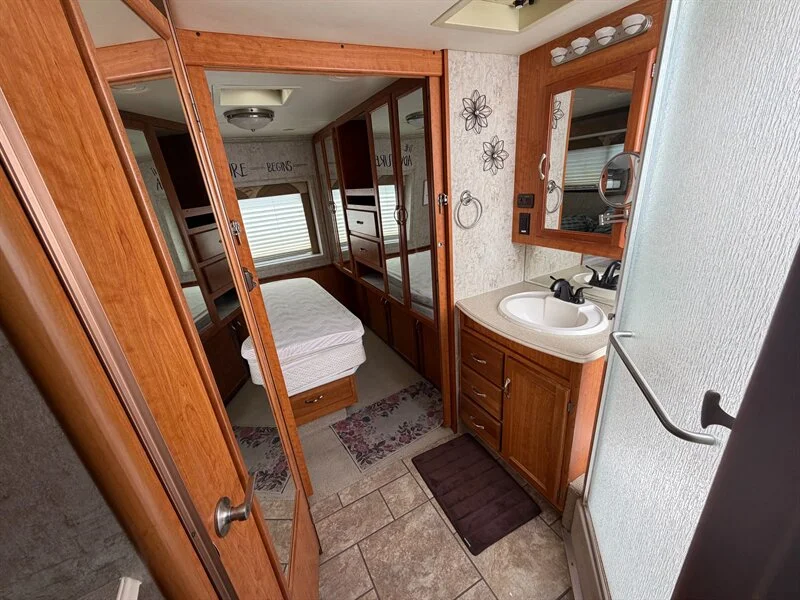 2006 NATIONAL DOLPHIN 5535