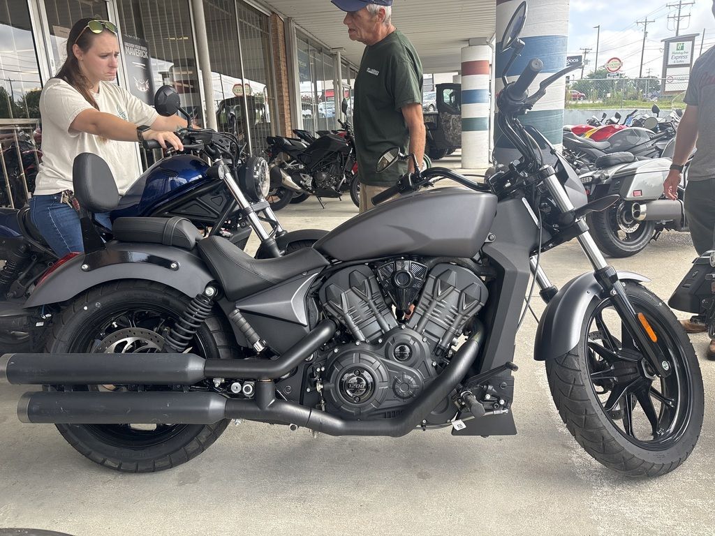 2017 Victory Motorcycles® Octane® Gloss Black BASE in Greenville, SC