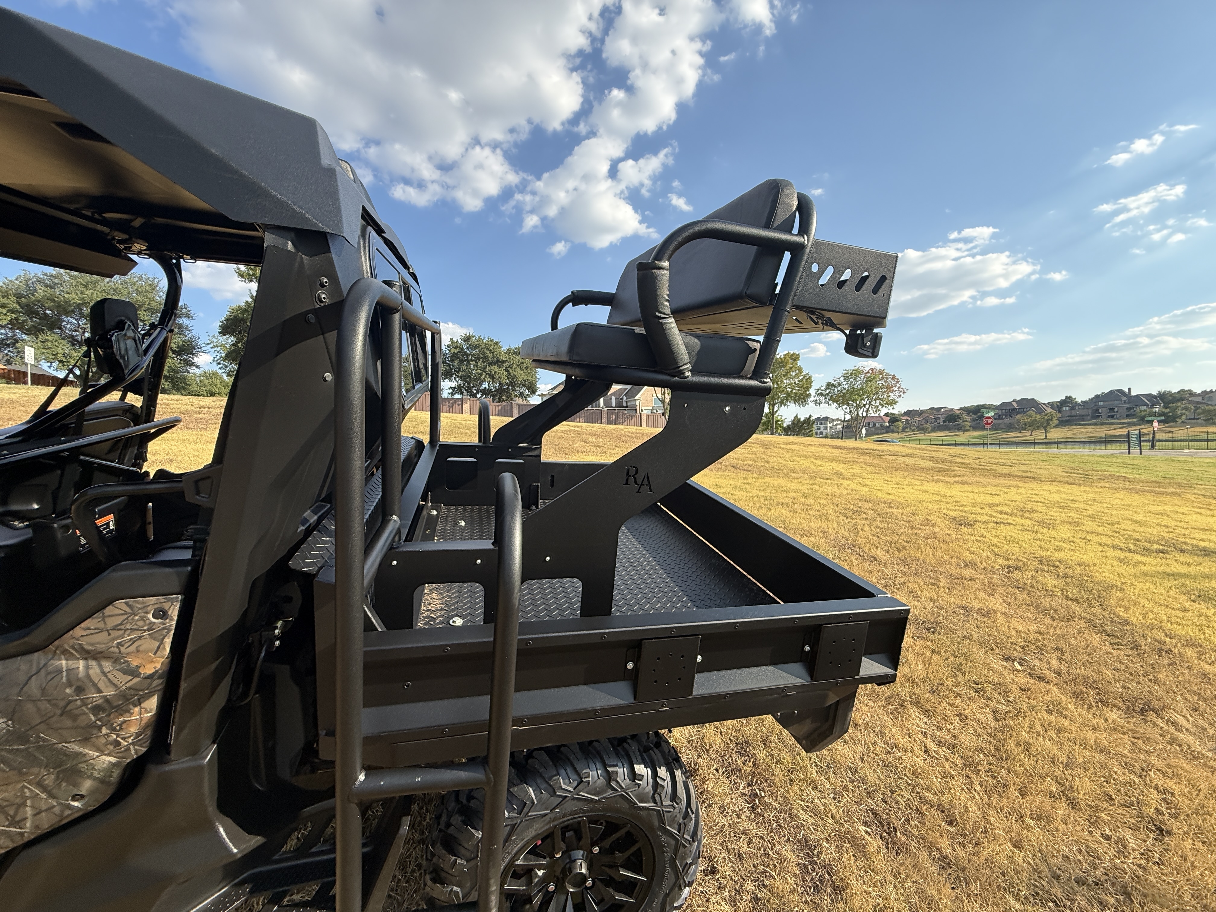 2023 Honda PIONEER 1000-6 CREW DELUXE in lewisville TX